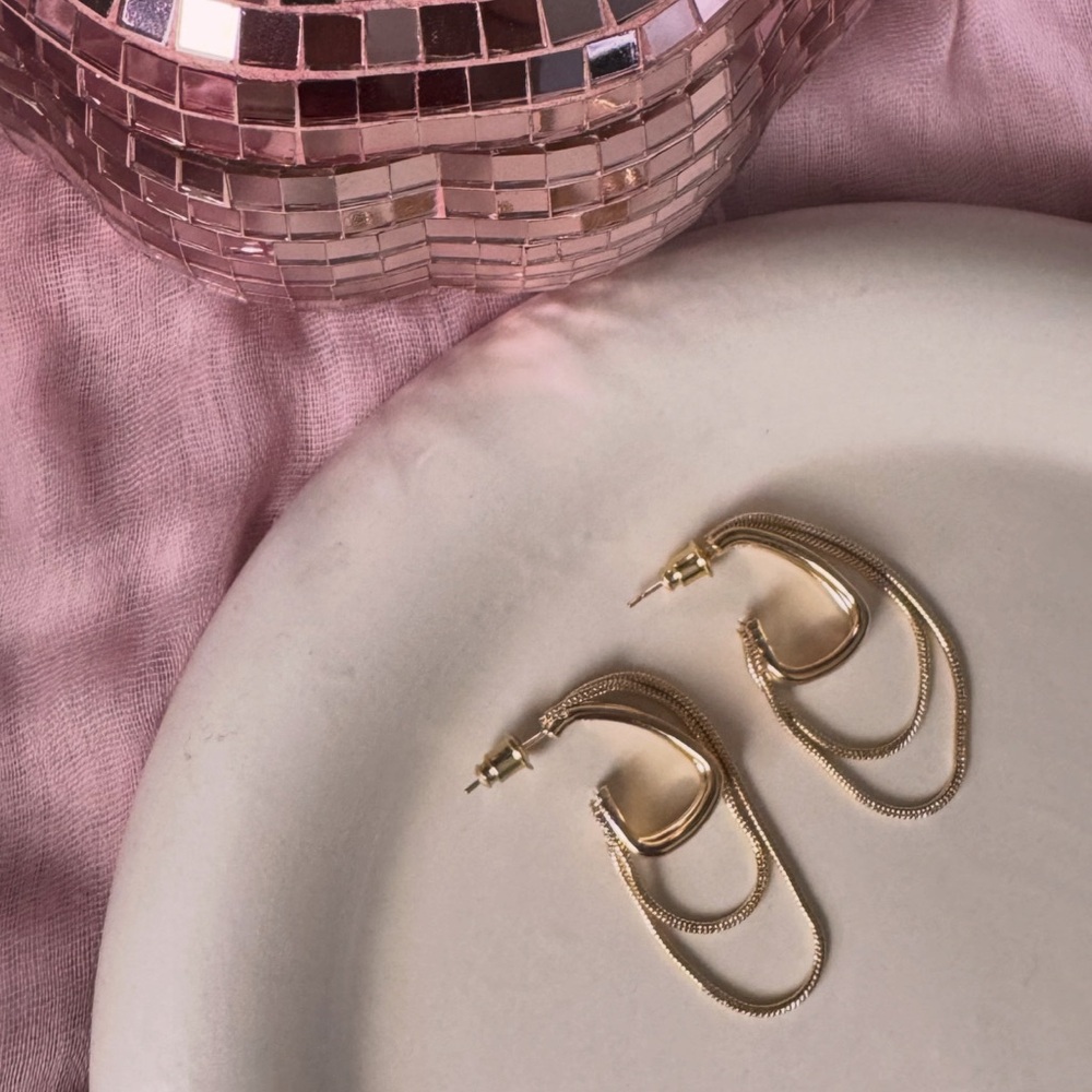 Elegant Gold Chain Loop Earrings